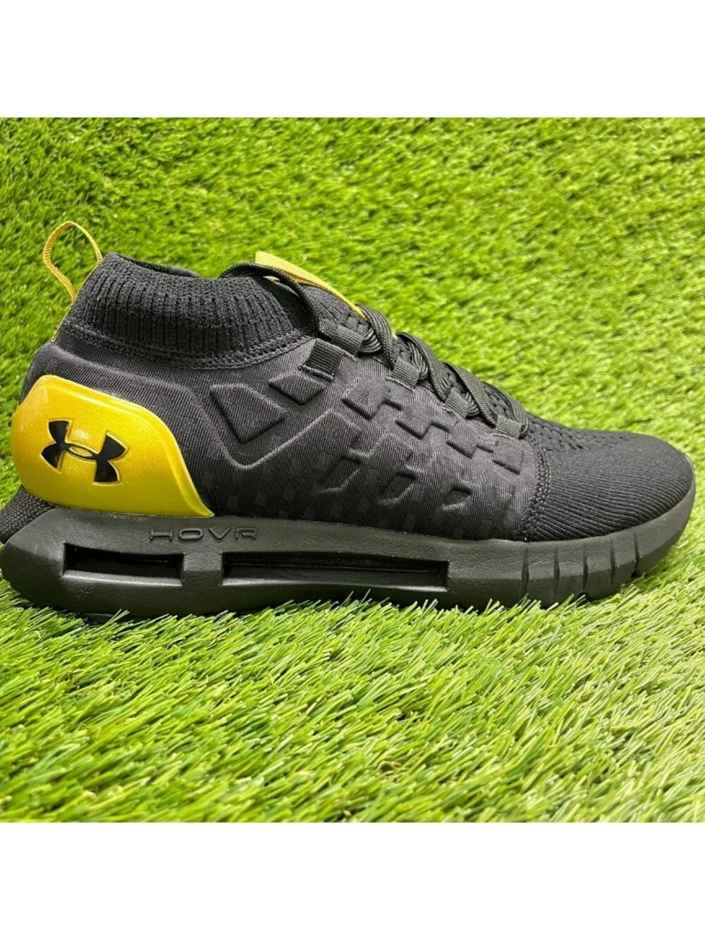Under Armour HOVR Phantom 1 Mens Size 10 Black Gold Running Shoes Sneakers